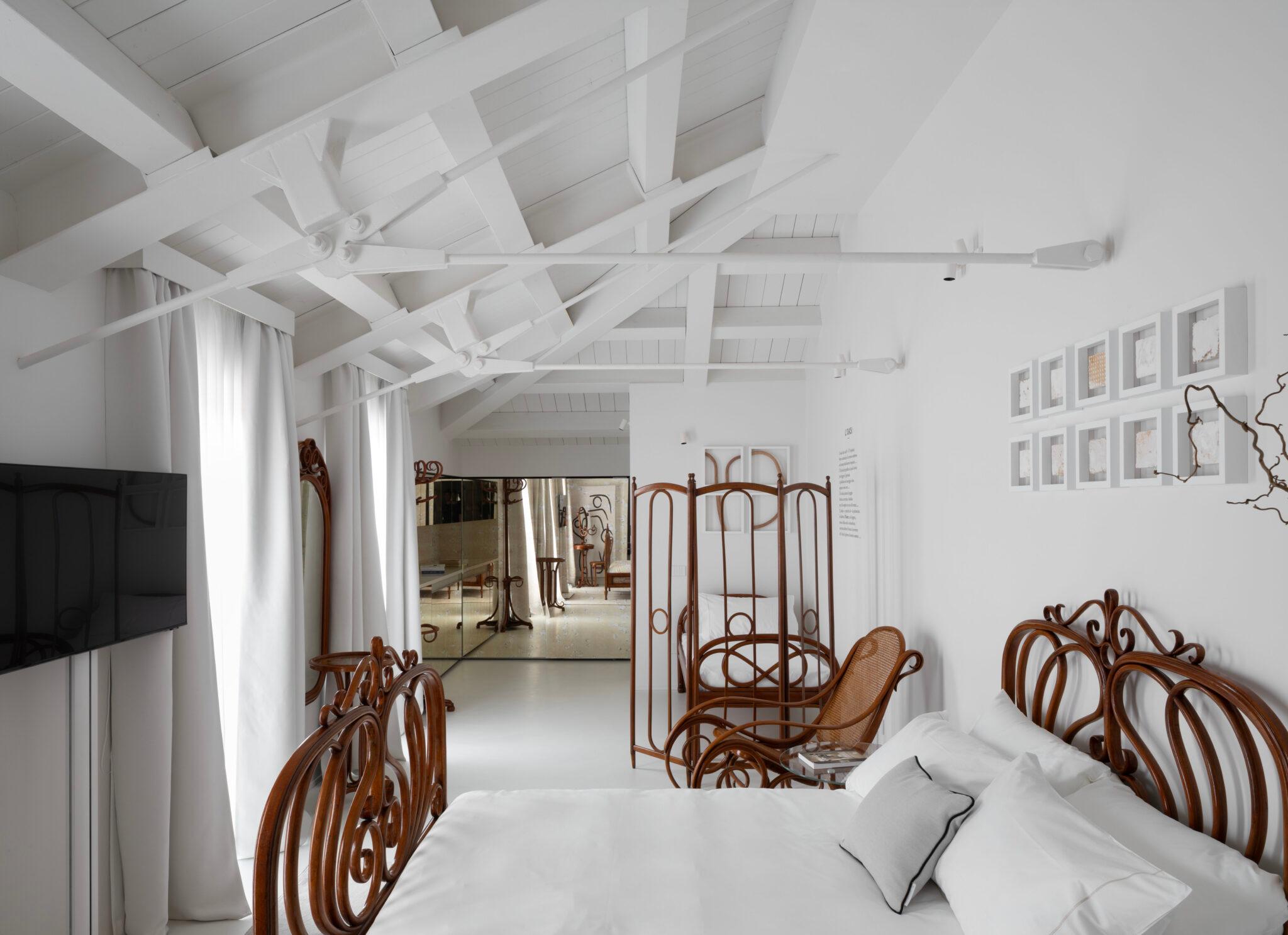 Thonet 303 — Interno Marche